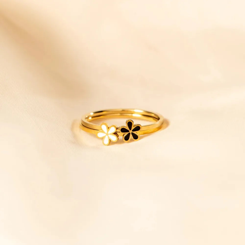 Minimalist Daisy Ring